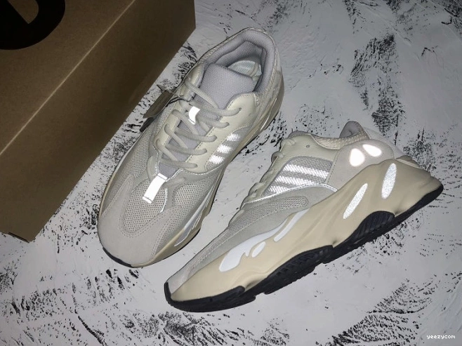 Yeezy Boost Adidas 700 Analog EG7596 1030